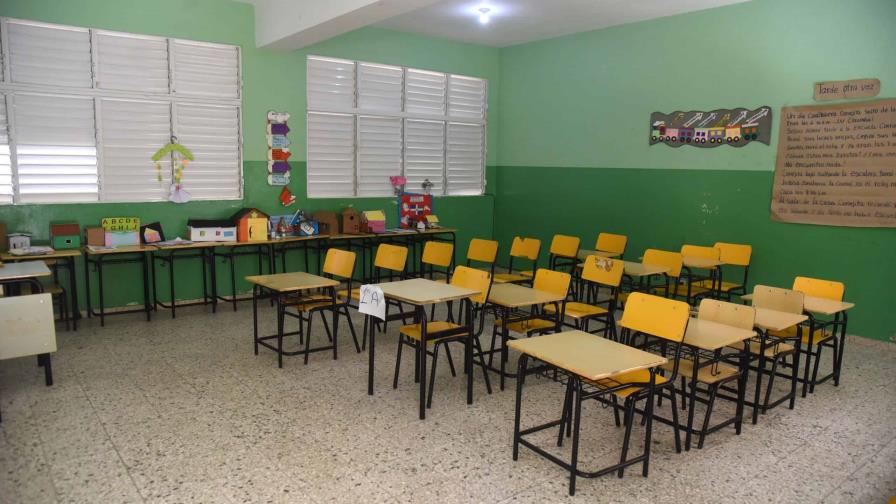 Se prohíbe la venta de refrescos y comida procesada en las escuelas